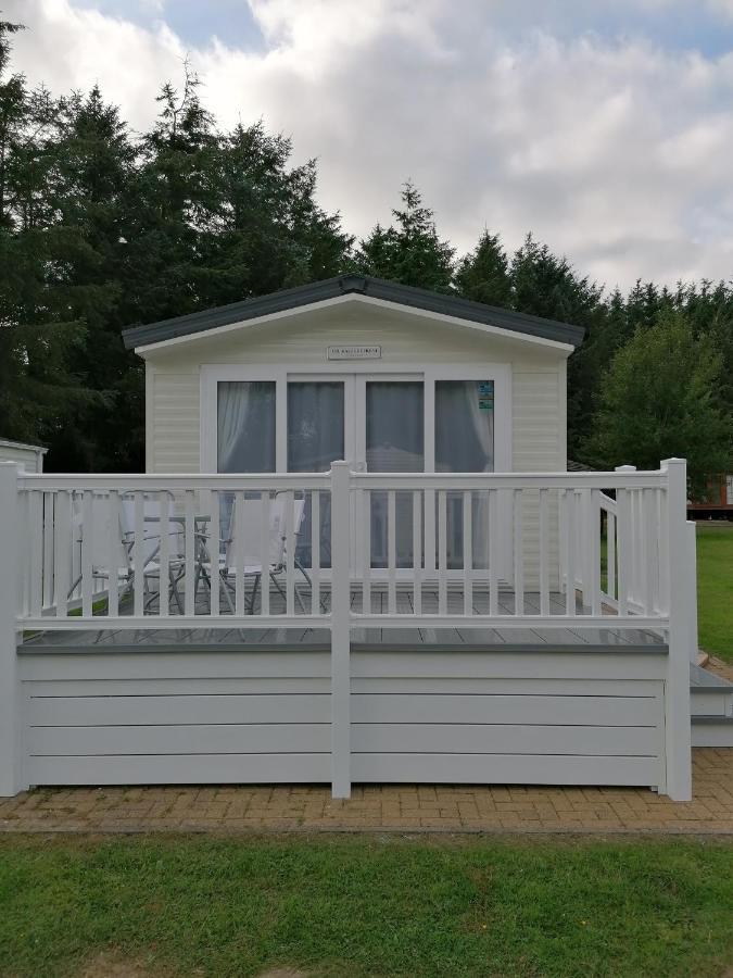 The Kalos Retreat - Hot Tub Lodge With Free 18 Hole Golf Course Swarland Exterior foto